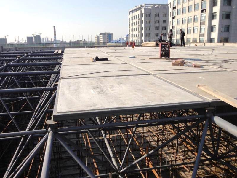 安装钢桁架轻型板前应该做哪些工作
